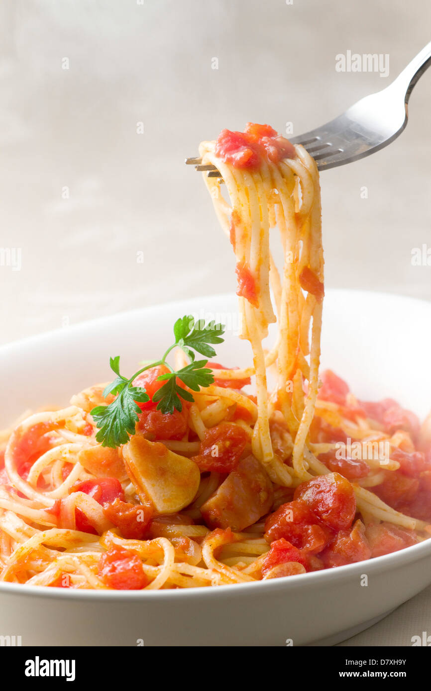 Espaguetis con salsa de tomate Foto de stock