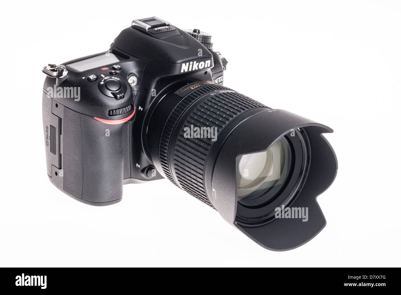 Nikon D7100 - Cámara digital SLR con 18-105mm Lente Fotografía de stock -  Alamy