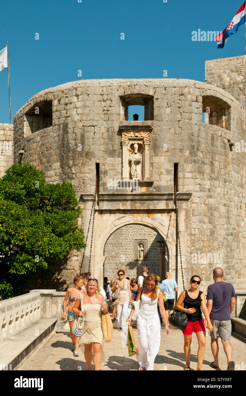 La Puerta Pile a la parte antigua de Dubrovnik, Croacia Foto de stock