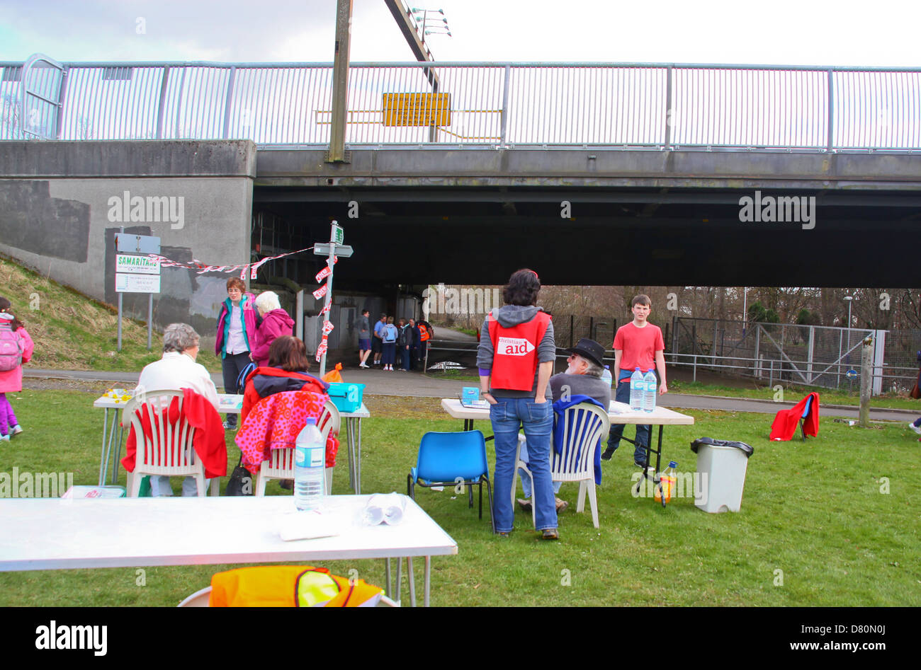 Los voluntarios de la organización Christian Aid eventos de recaudación Erskine Bridge Glasgow Foto de stock