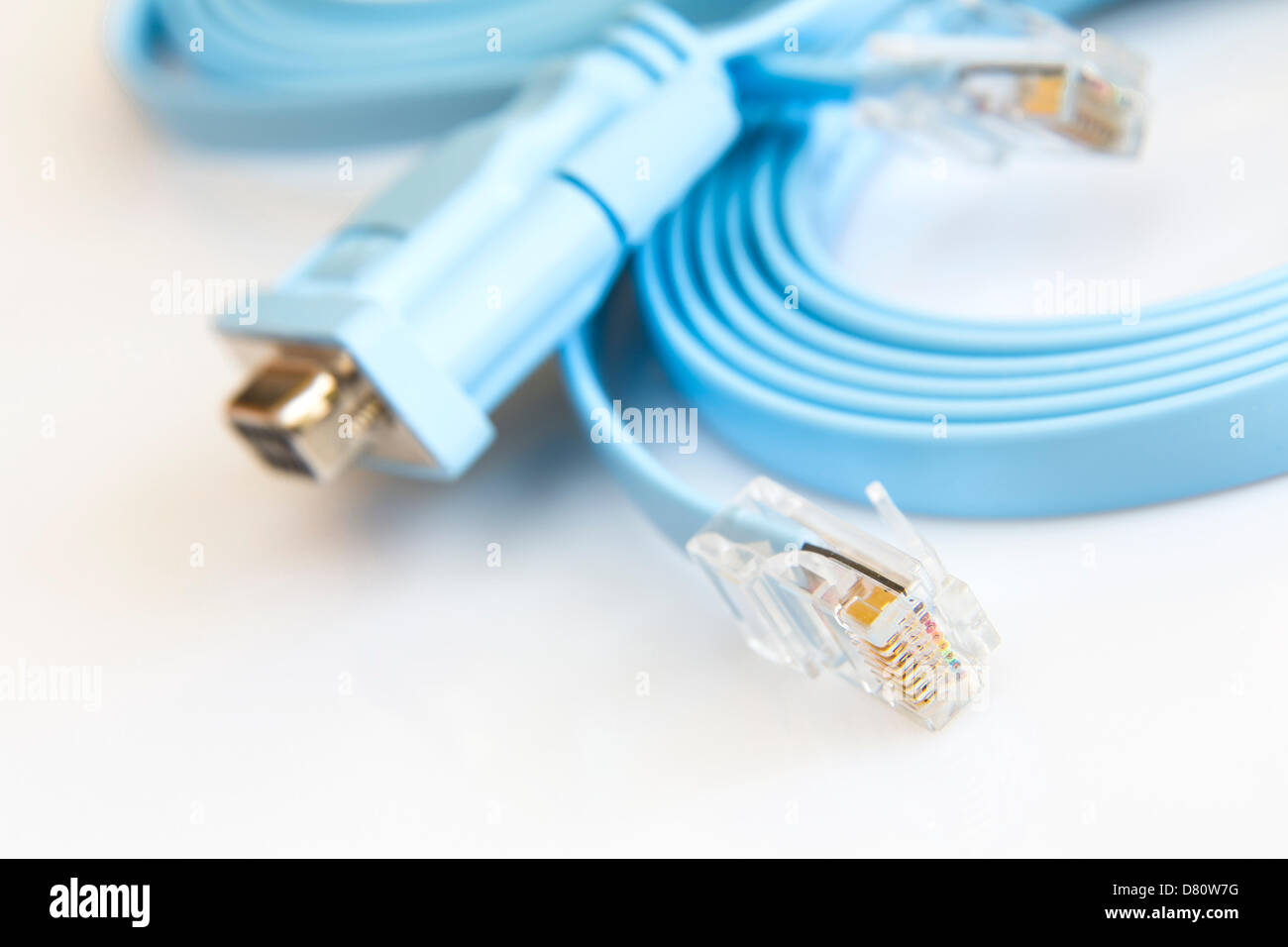 Soporte de cable de red plana para configurar los routers, switches y otros dispositivos de red Foto de stock