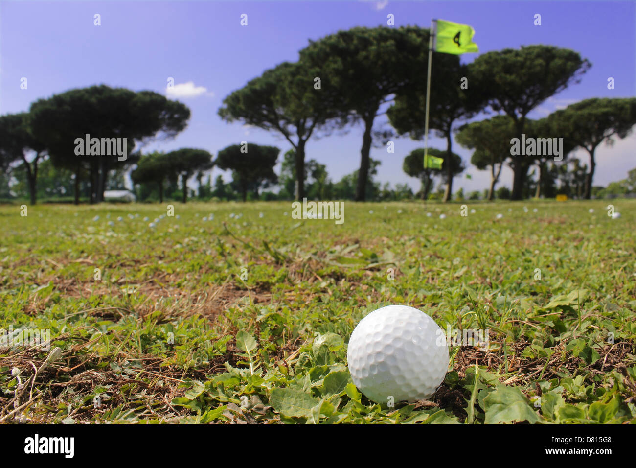 Club de Golf de Roma, bola, club y paisaje Foto de stock