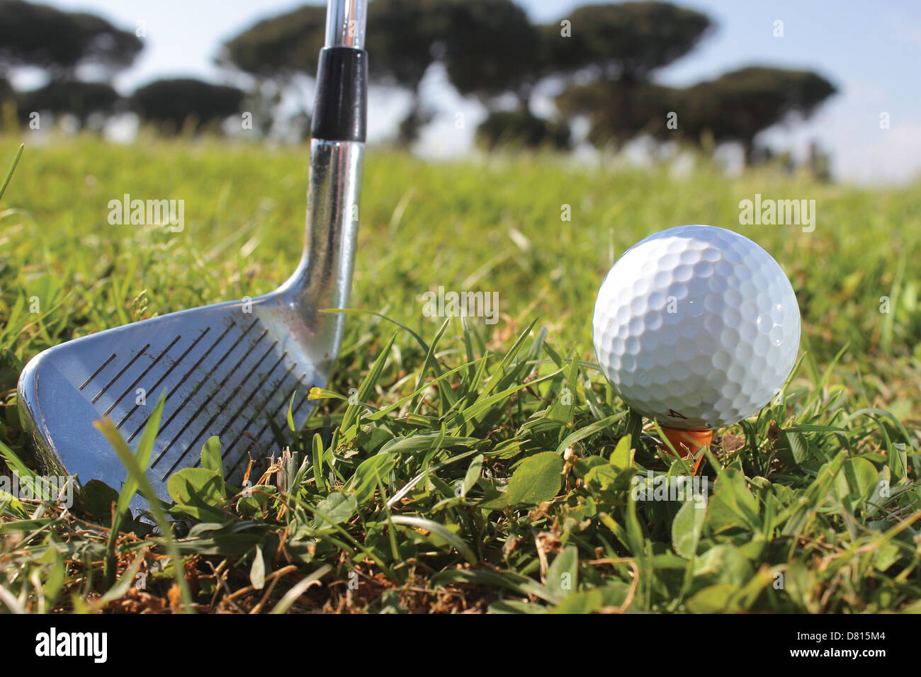 Club de Golf de Roma, bola, club y paisaje Foto de stock