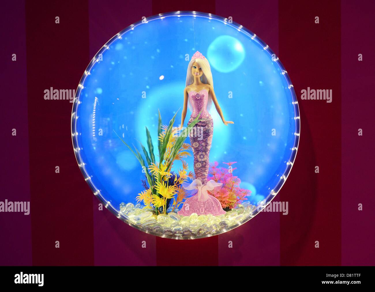 Mermaid barbie doll fotografías e imágenes de alta resolución - Alamy