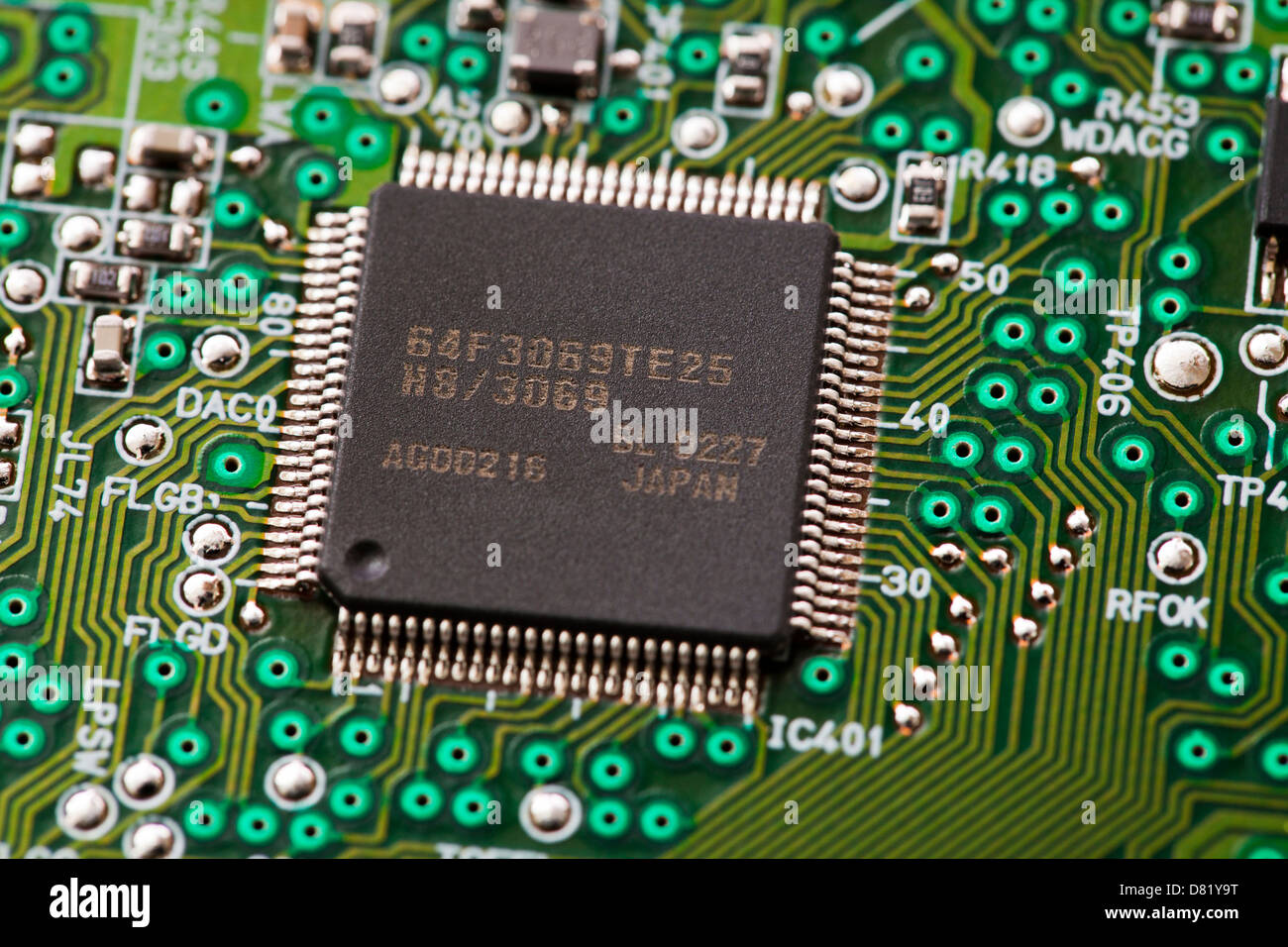 Chip de procesador en la placa del circuito Foto de stock