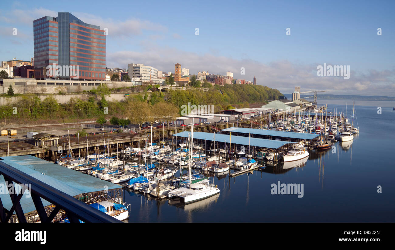 Una mañana vista del Puget Sound y Tacoma de la Murray Morgan Bridge Foto de stock