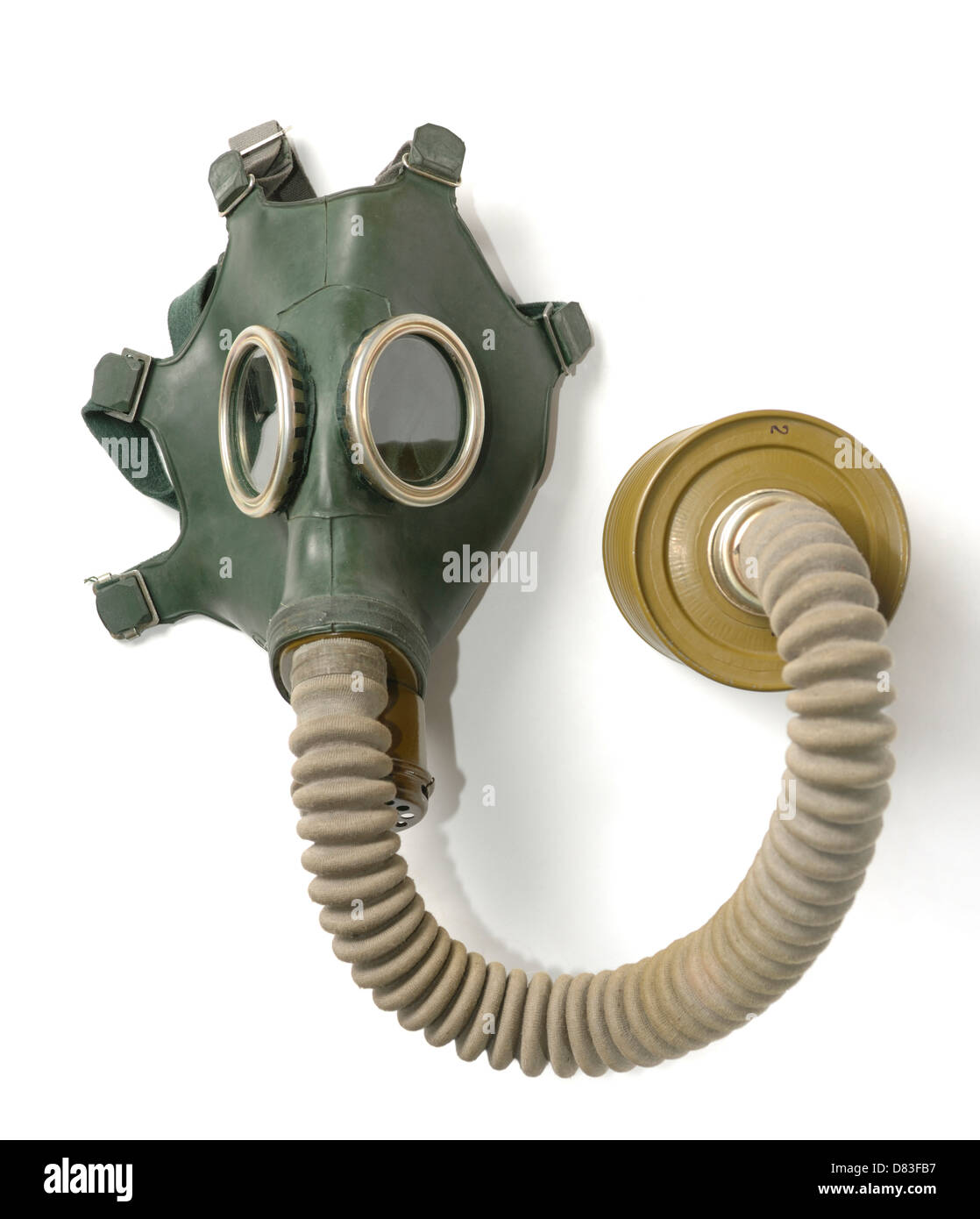 Máscara de gas con un filtro de carbón aislado sobre fondo blanco  Fotografía de stock - Alamy