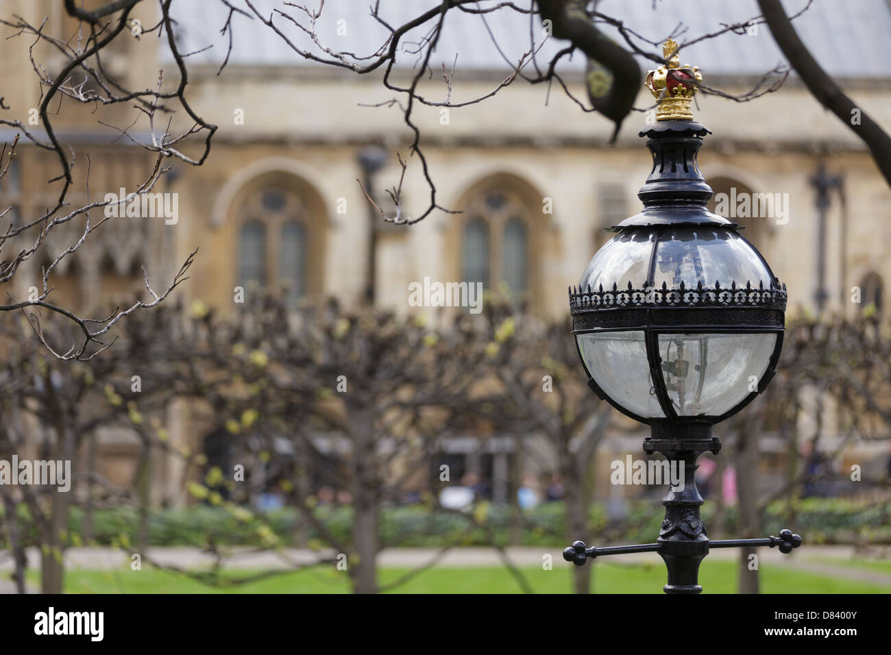 Lámpara de la calle en el Palacio de Westminster, Londres, Reino Unido Foto de stock