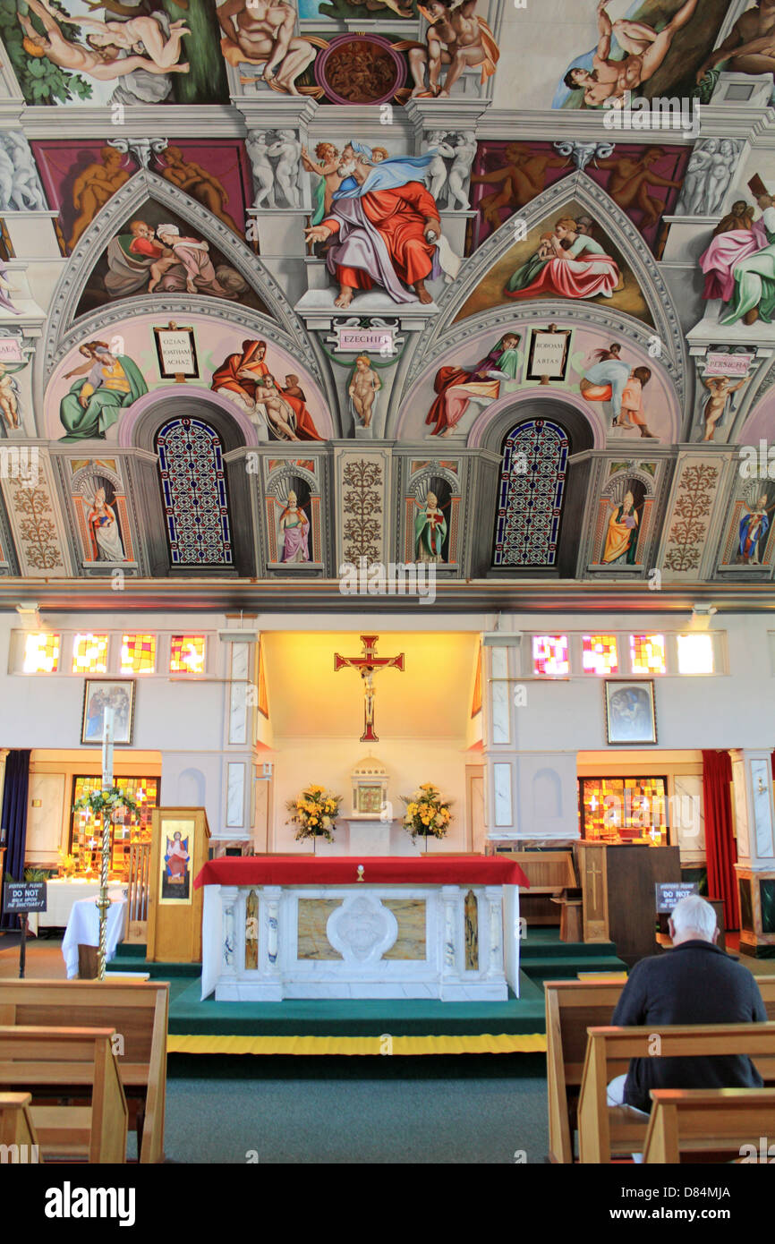 Capilla Sixtina reproducción sobre techo en inglés mártires Iglesia  Católica, cogida por mar, West Sussex, Inglaterra Fotografía de stock -  Alamy