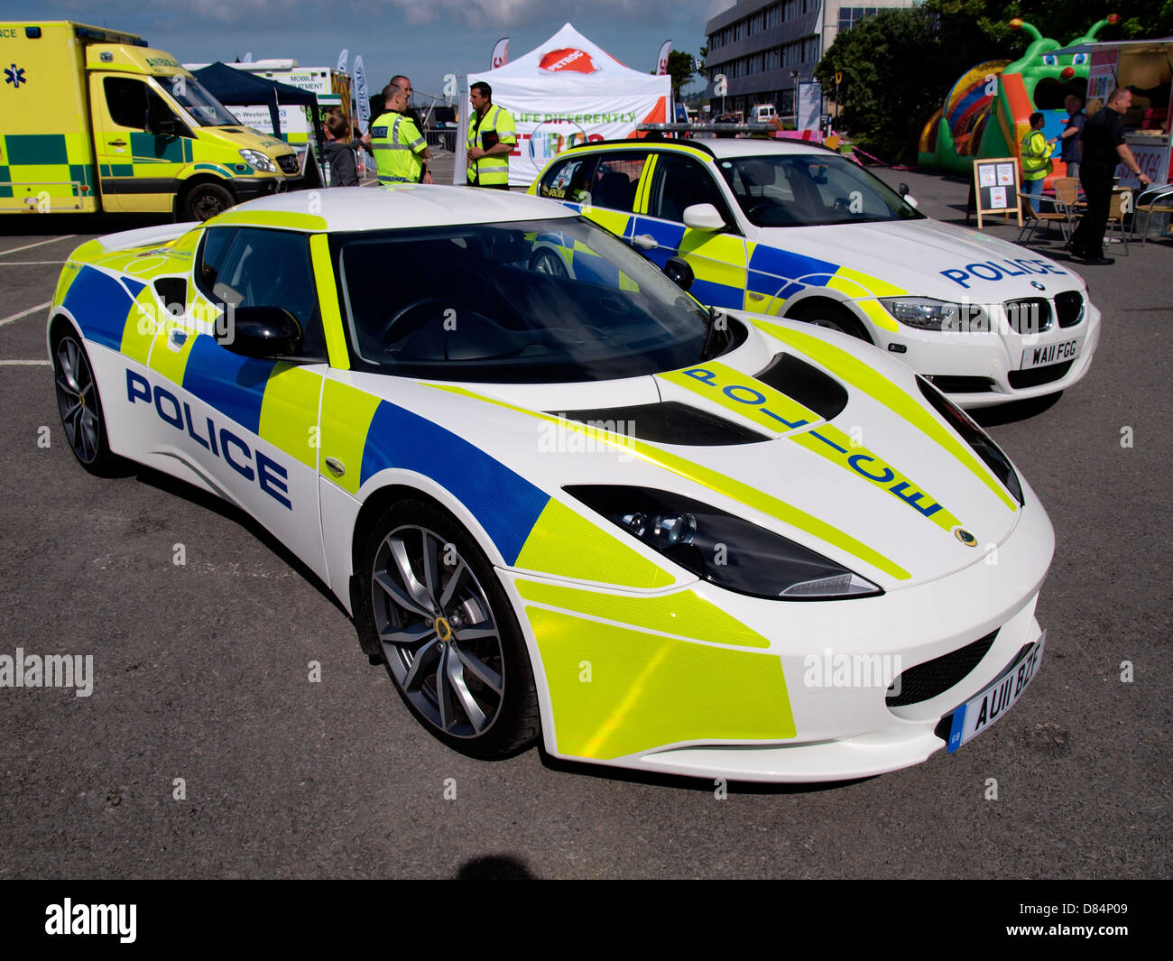 Policía de Devon y Cornwall Lotus coche, está siendo utilizado por los agentes para elevar la conciencia sobre la seguridad vial durante el verano. Foto de stock
