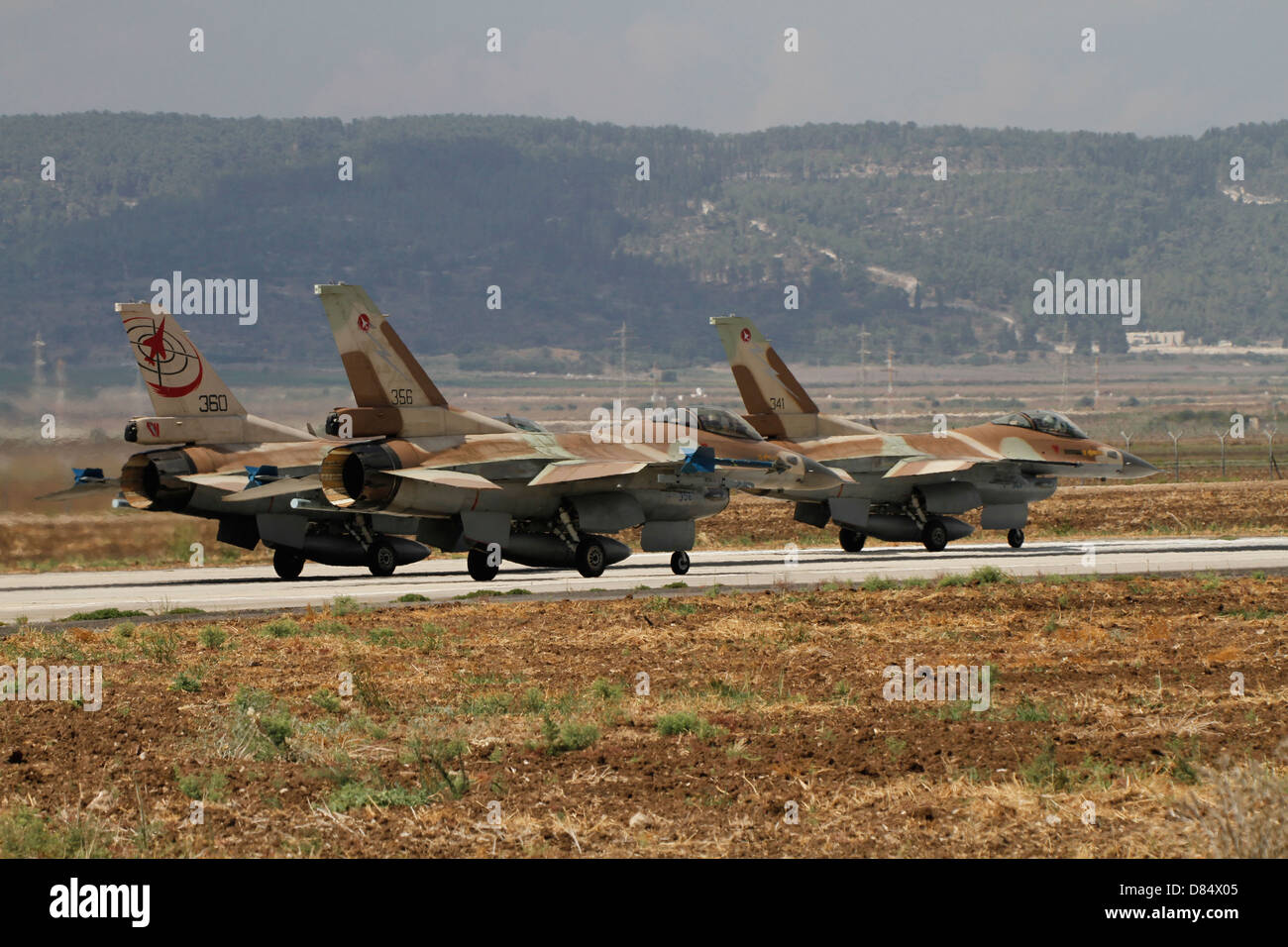 Un trío de F16C Barak jets de la Fuerza Aérea