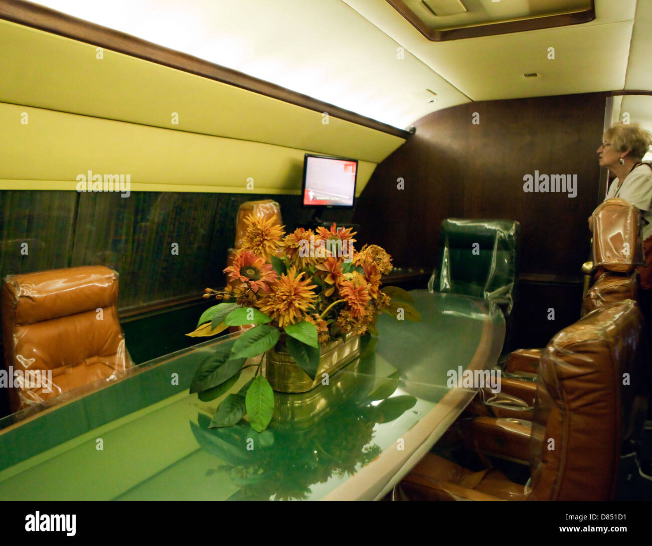 Una vista de una tabla en Elvis Presley's avión privado, el Lisa-Marie Foto de stock