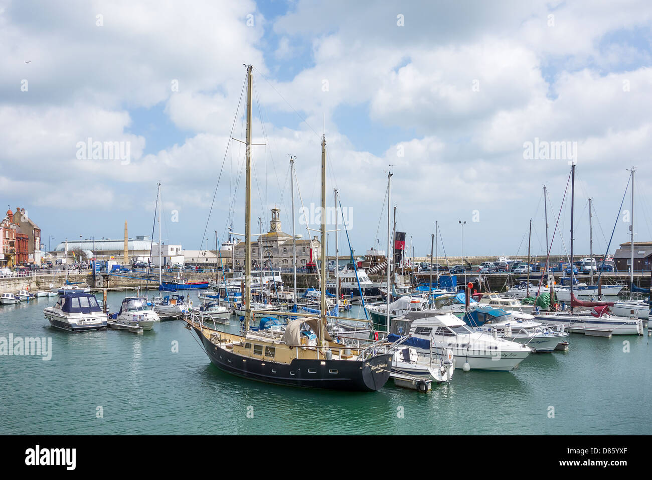 Barcos en Ramsgate Harbour Marina Kent England Foto de stock