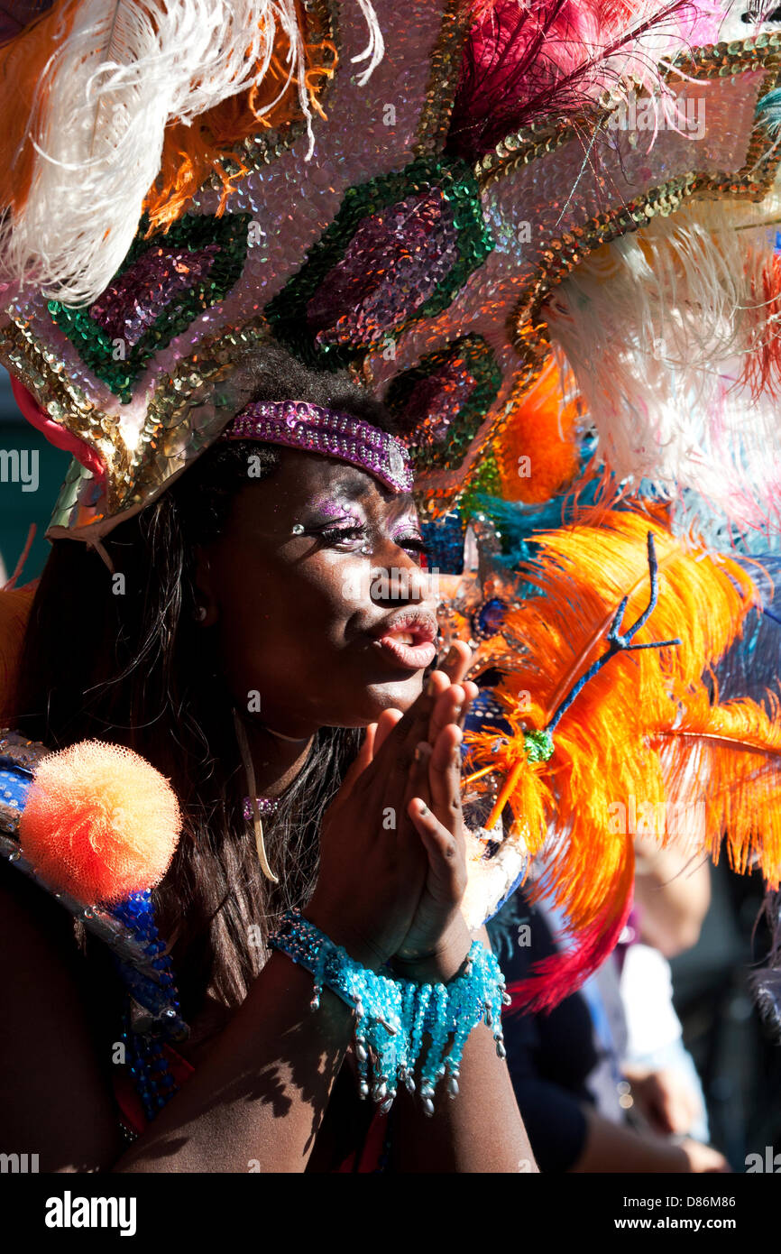 Berlín, Alemania. 19 de mayo de 2013. Karneval der Kulturen - carnaval anual y fiesta en la calle en la capital alemana de Berlín. Crédito: Rey T. Byhre / Alamy Live News Foto de stock