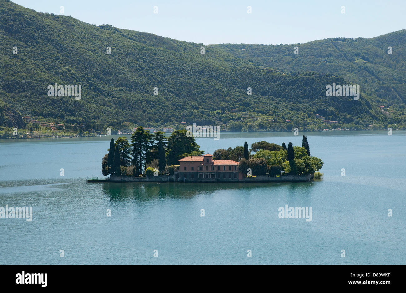 Isola San Paolo, monte isola, el lago de Iseo, Lombardía, Italia Foto de stock