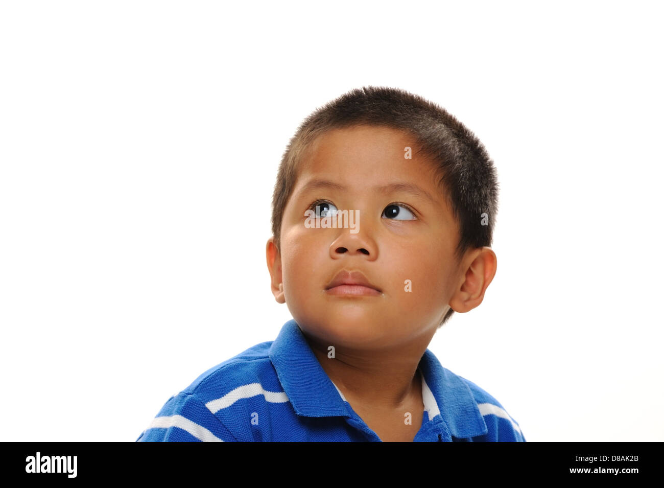 Asian niño mirando hacia arriba y graves Fotografía de stock Alamy Asian niño mirando hacia arriba y graves Fotografía de stock Alamy
