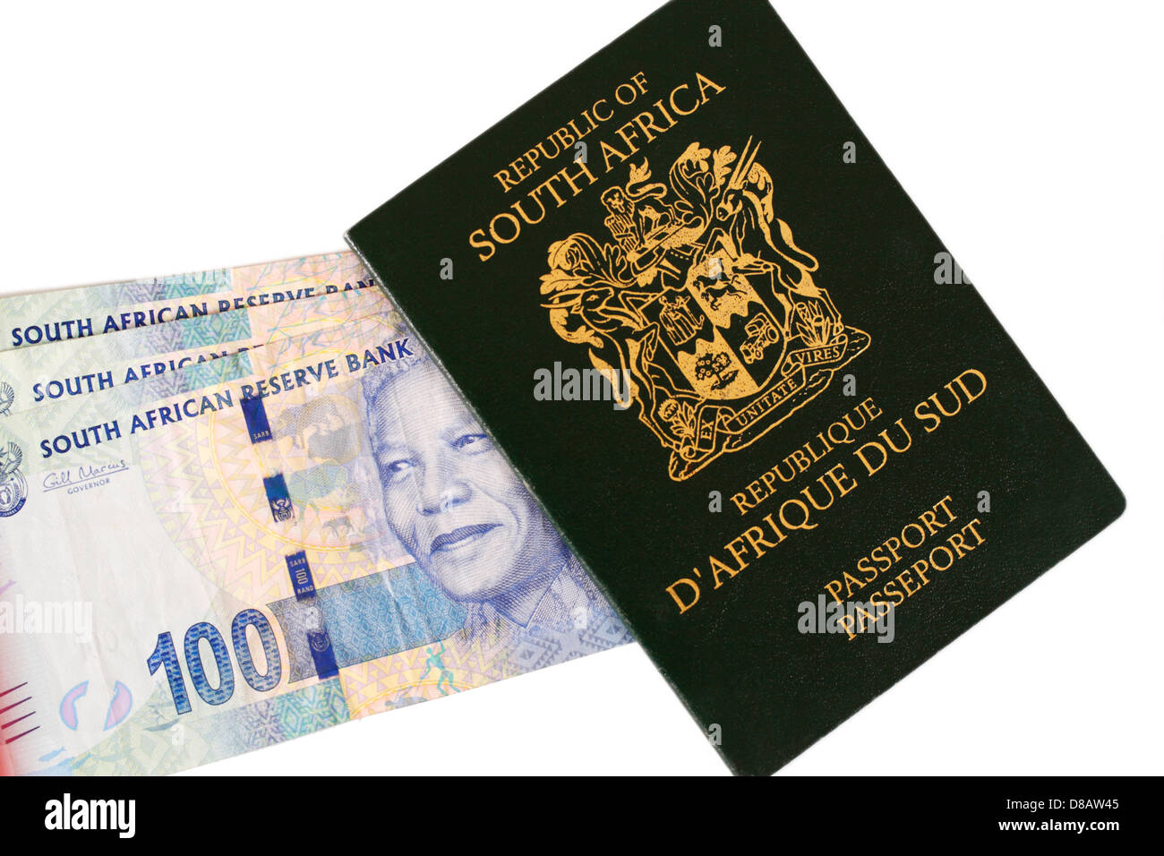 Un pasaporte de la República de Sudáfrica con nueva moneda rands sudafricanos Foto de stock