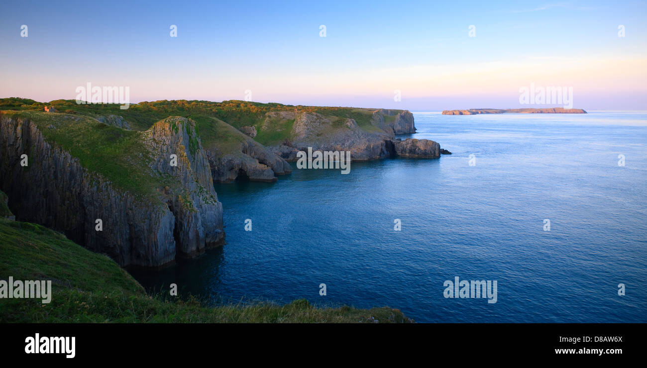 Lydstep nr) Tenby Gales pembrokeshire con Caldey Island en el fondo Foto de stock