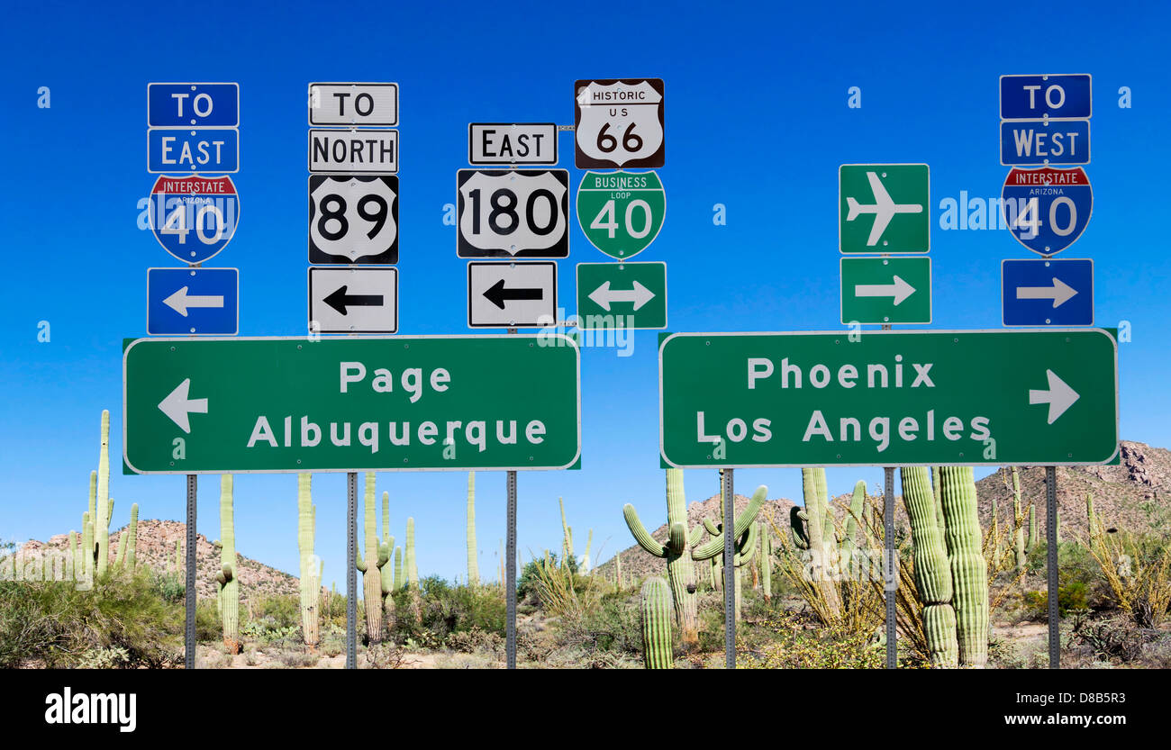 Las señales de la carretera en Arizona, EE.UU Fotografía de stock - Alamy