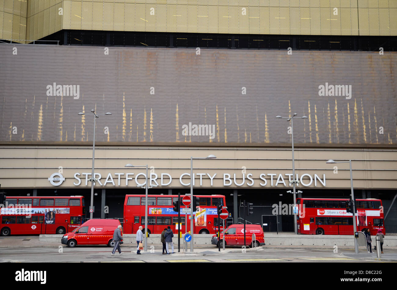 La estación de autobuses de la ciudad Stratford en el Westfield compleja en el East End de Londres. Foto de stock