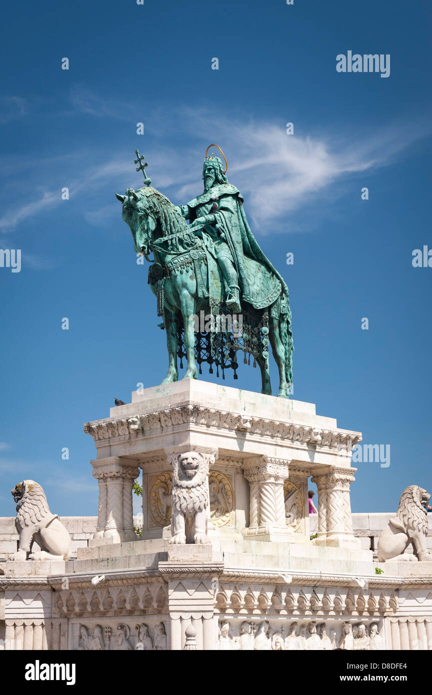 Hungría Budapest Fisherman's Bastion estatua escultura de bronce Saint St  Stephen King 1 de 7 tribus magiares coronado 1,000/1 AD Fotografía de stock  - Alamy