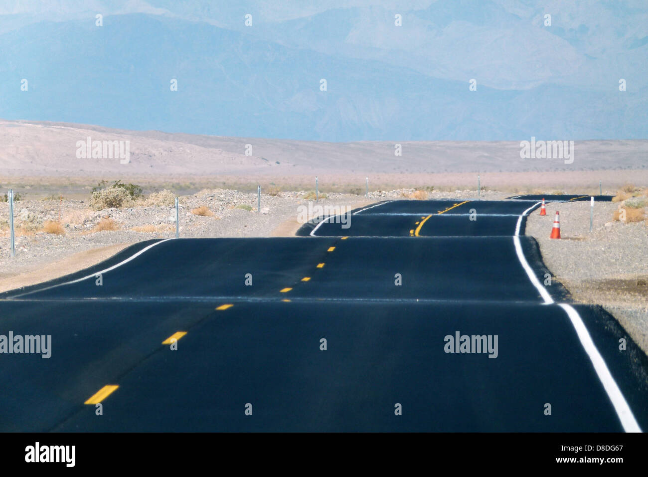 Carretera pavimentada Death Valley california ee.uu. Foto de stock