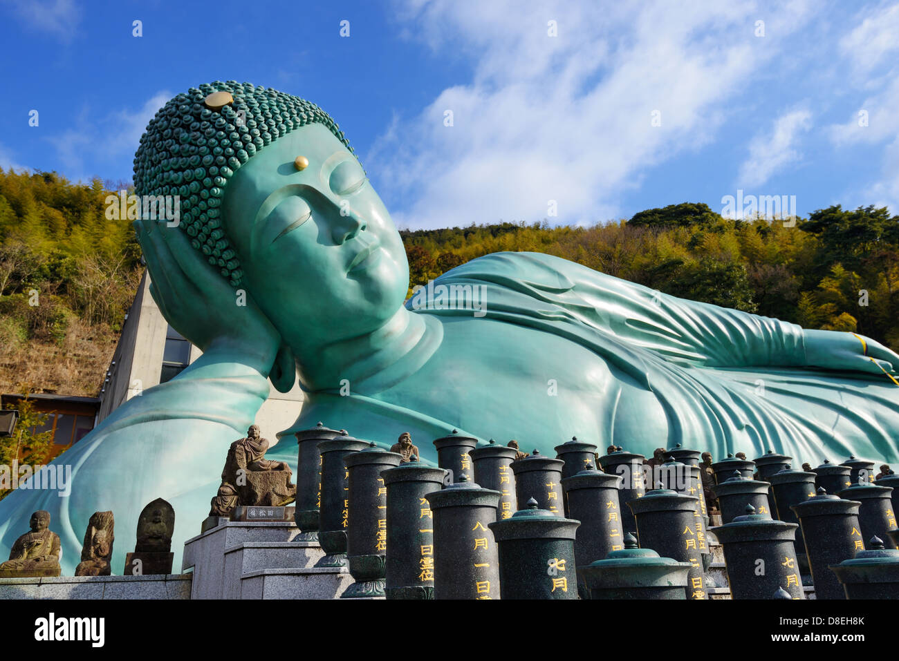 Estatua del Buda recostado de Nanzoin Templo en Kyushu, Japón. Foto de stock