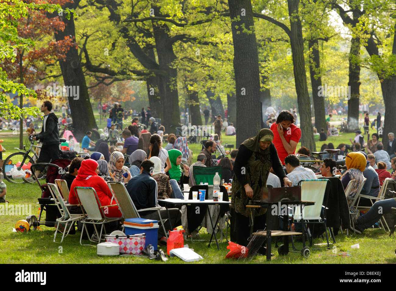 Berlín, Alemania, la gente en el parque bush Silesia Foto de stock