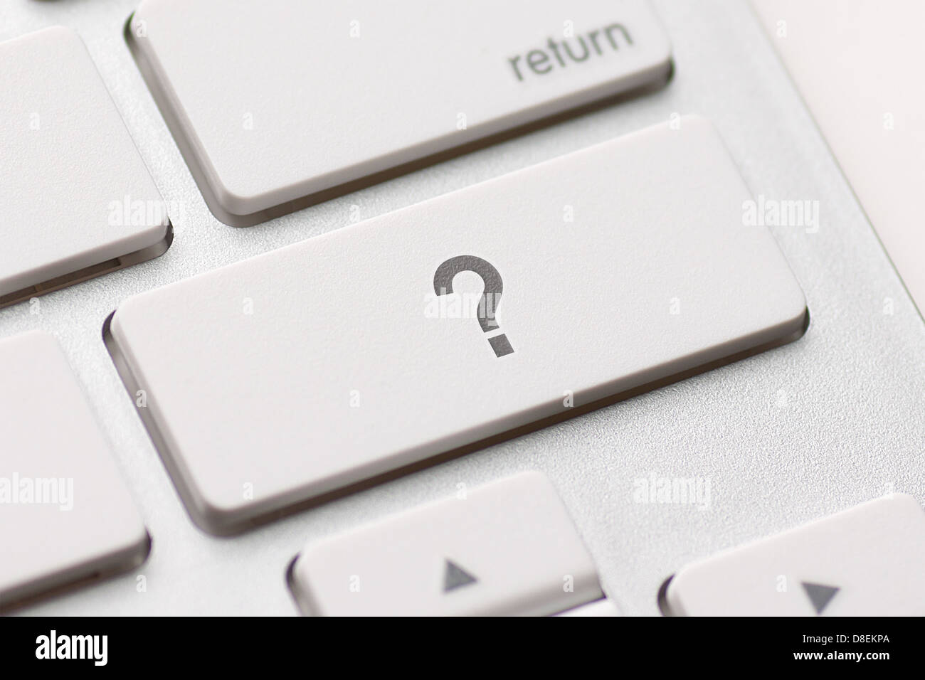 La pregunta clave del botón enter en el teclado blanco Foto de stock
