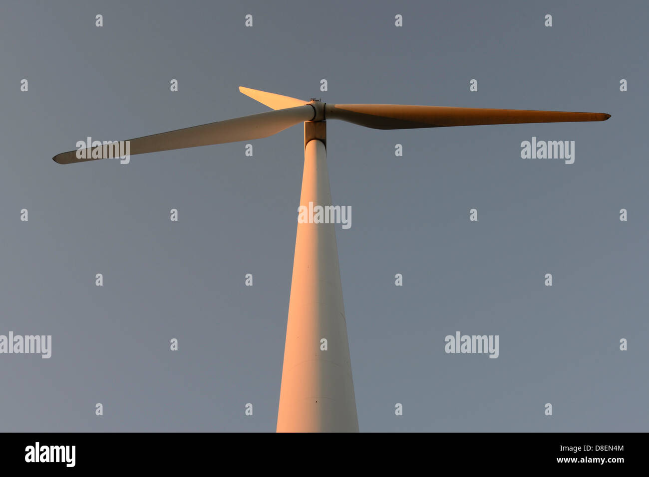 Planta de energía eólica, cerca Nidderau, Hesse, Alemania, Europa Foto de stock