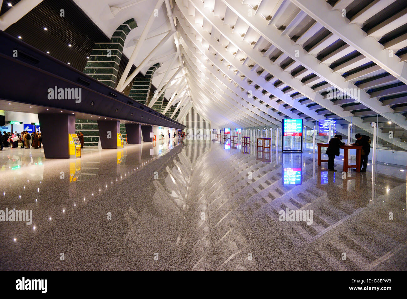 Aeropuerto Internacional Taoyuan de Taiwan sala de aduanas. Foto de stock
