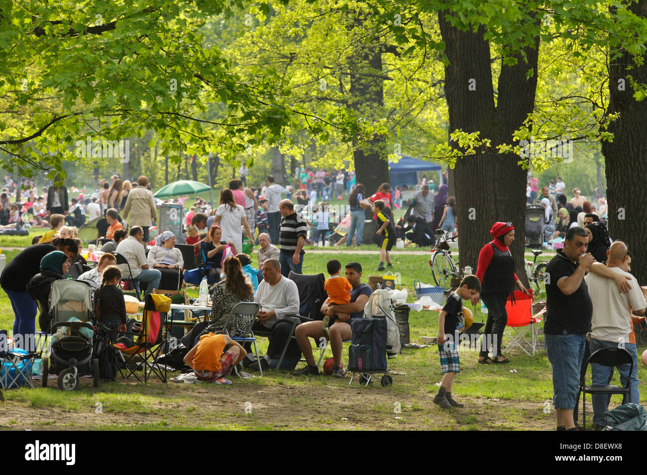 Berlín, Alemania, la gente en el parque bush Silesia Foto de stock