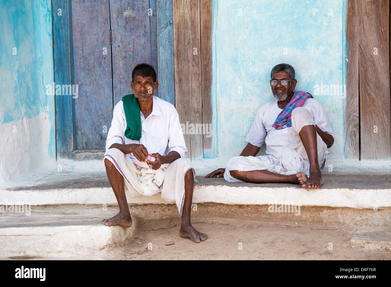 Los hombres locales en Itigi, Karnataka, India Foto de stock