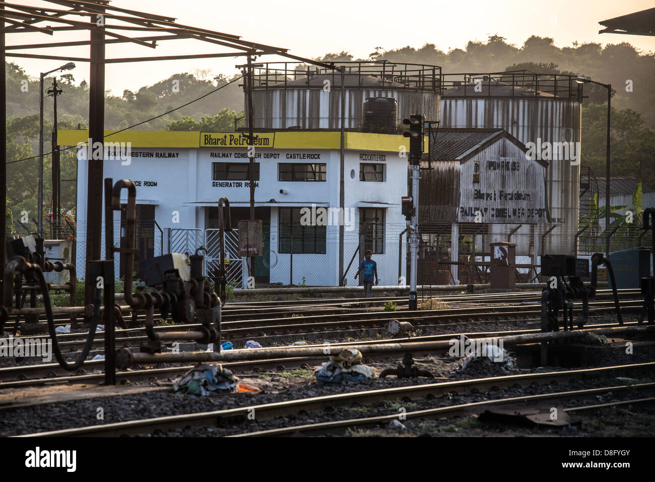 Bharat Petroleum depot en Castlerock railway station, Castlerock, India Fotografía de stock Alamy