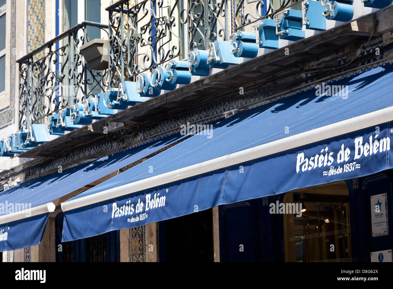 Los famosos "Pasteis de Belem" Pastelería tienda en Belem, Lisboa