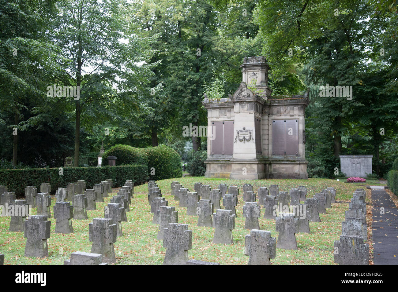 Melaten Friedhof, el cementerio de Melaten, en Colonia, Alemania Foto de stock