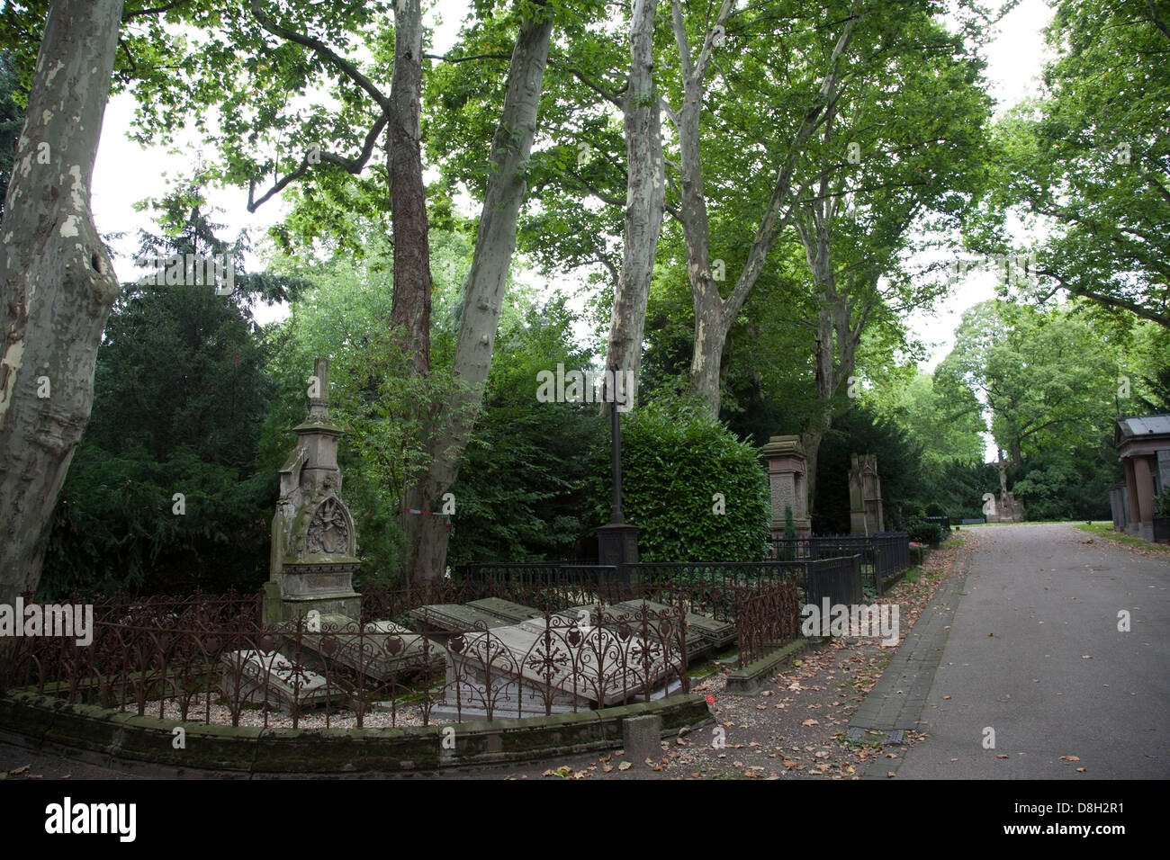Melaten Friedhof, el cementerio de Melaten, en Colonia, Alemania Foto de stock