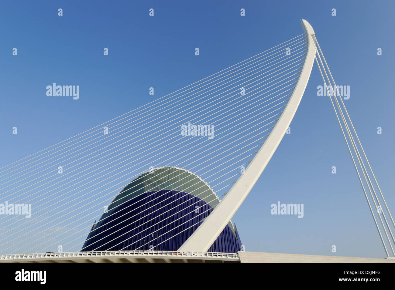 Puente de l'Assut de l'Or y el Ágora, Ciudad de las Artes y las Ciencias, Valencia, España Foto de stock