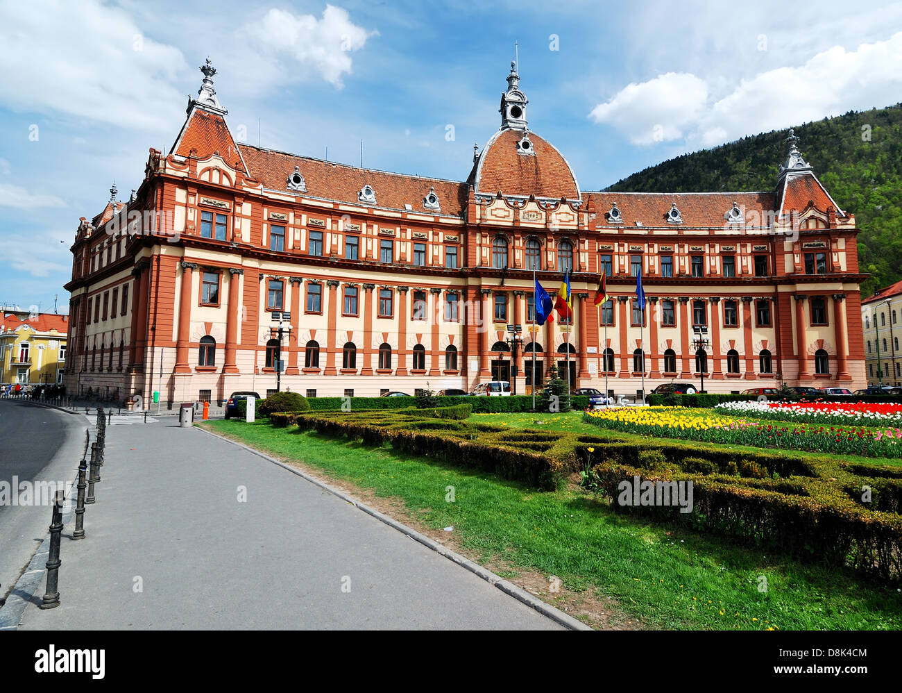 Brasov el edificio de administración, arquitectura neo-barroco. Transilvania, Rumania. Foto de stock