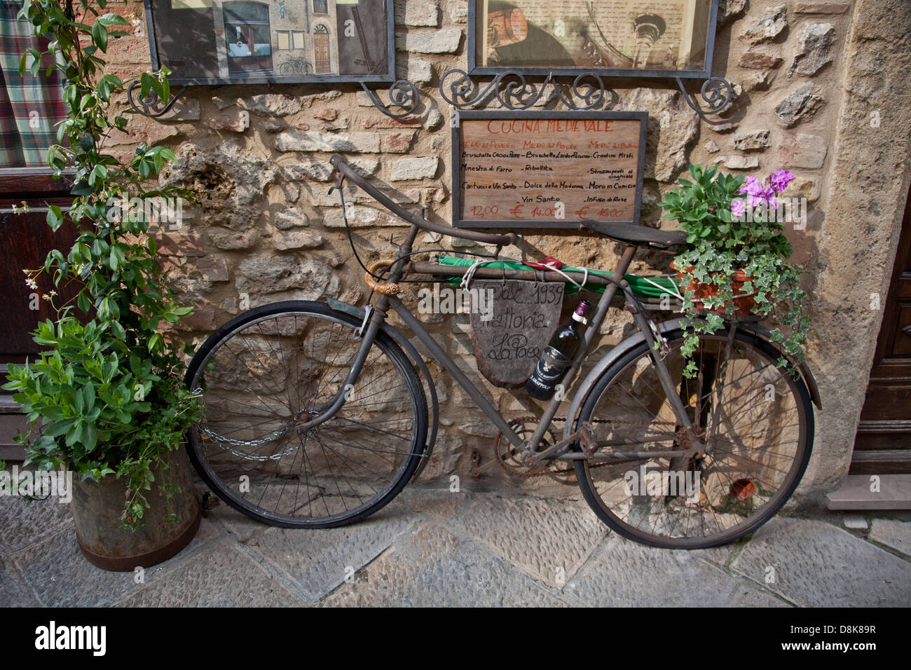 Restaurant menu volterra tuscany italy fotografías e imágenes de alta  resolución - Alamy