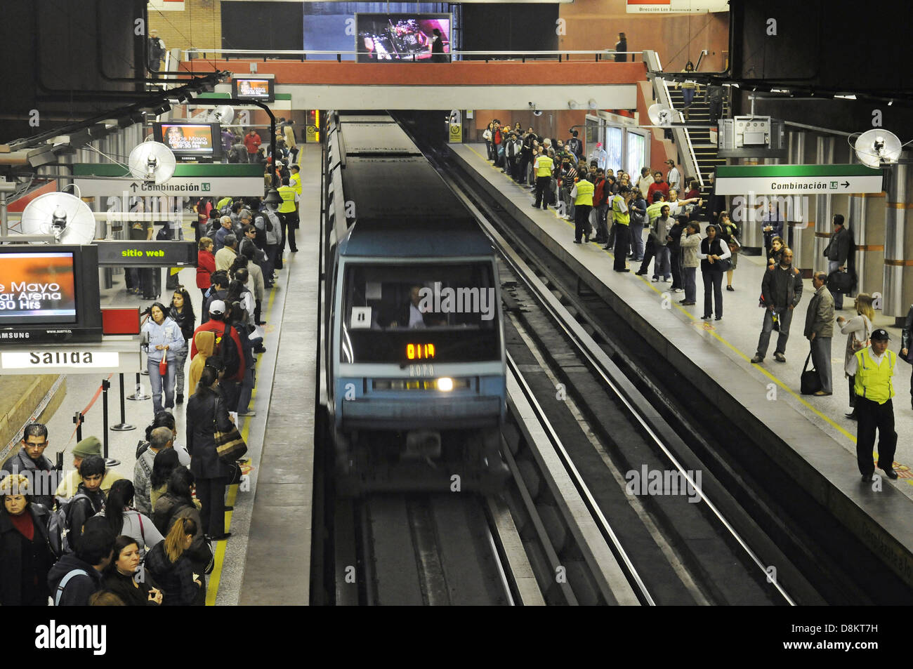 Estación de metro Baquedano Fotografía de stock Alamy