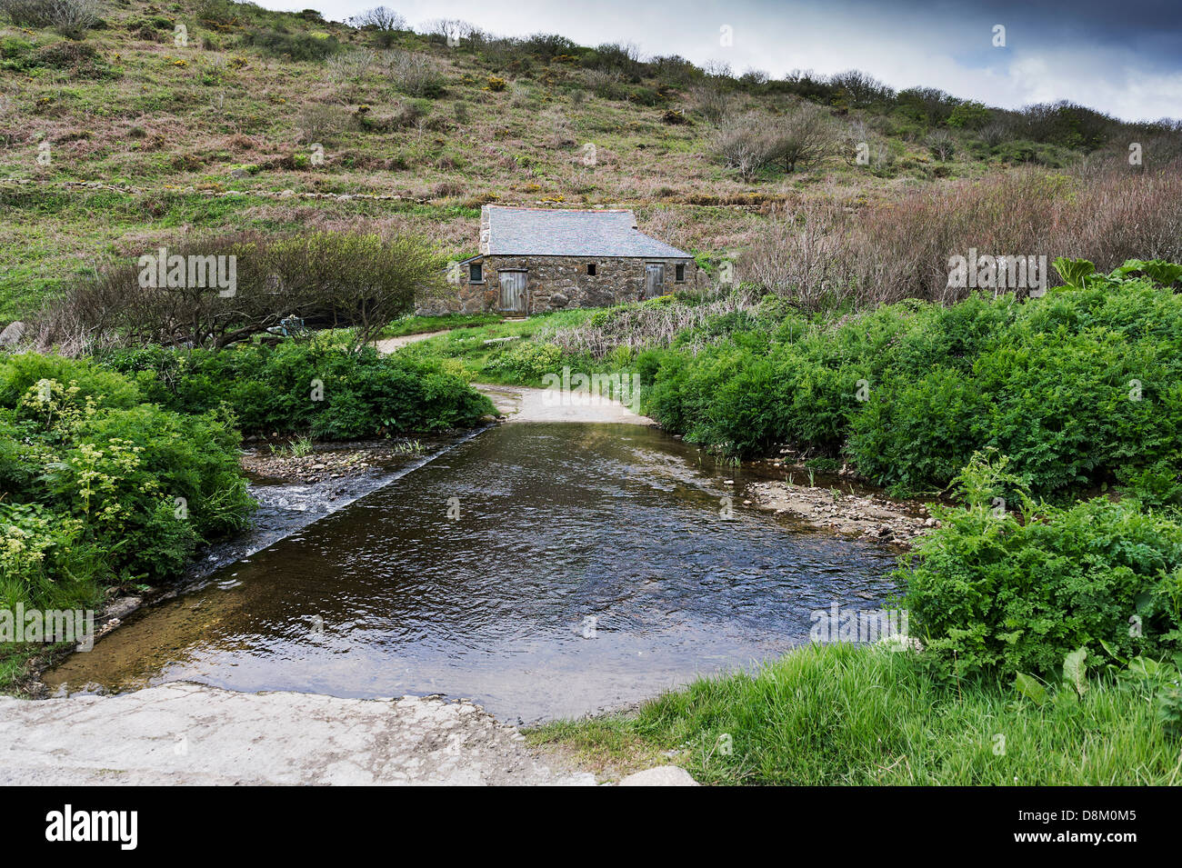 Un Ford a lo largo de un arroyo en Penberth en Cornwall. Foto de stock