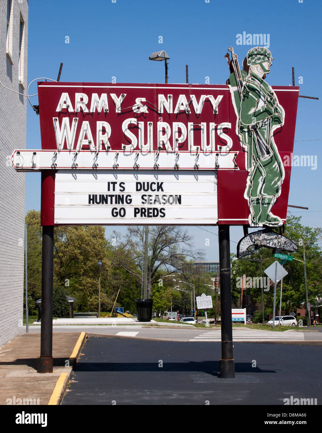 Marina de Guerra del Ejército excedentes de firmar en Nashville, Tennessee Foto de stock