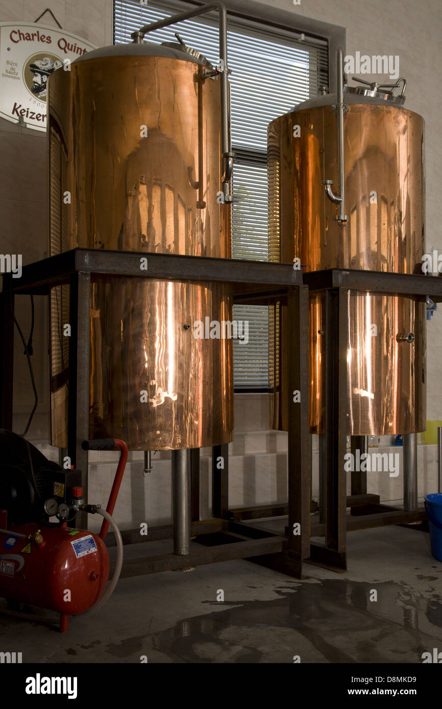 Interieur moderna de una cervecería Foto de stock