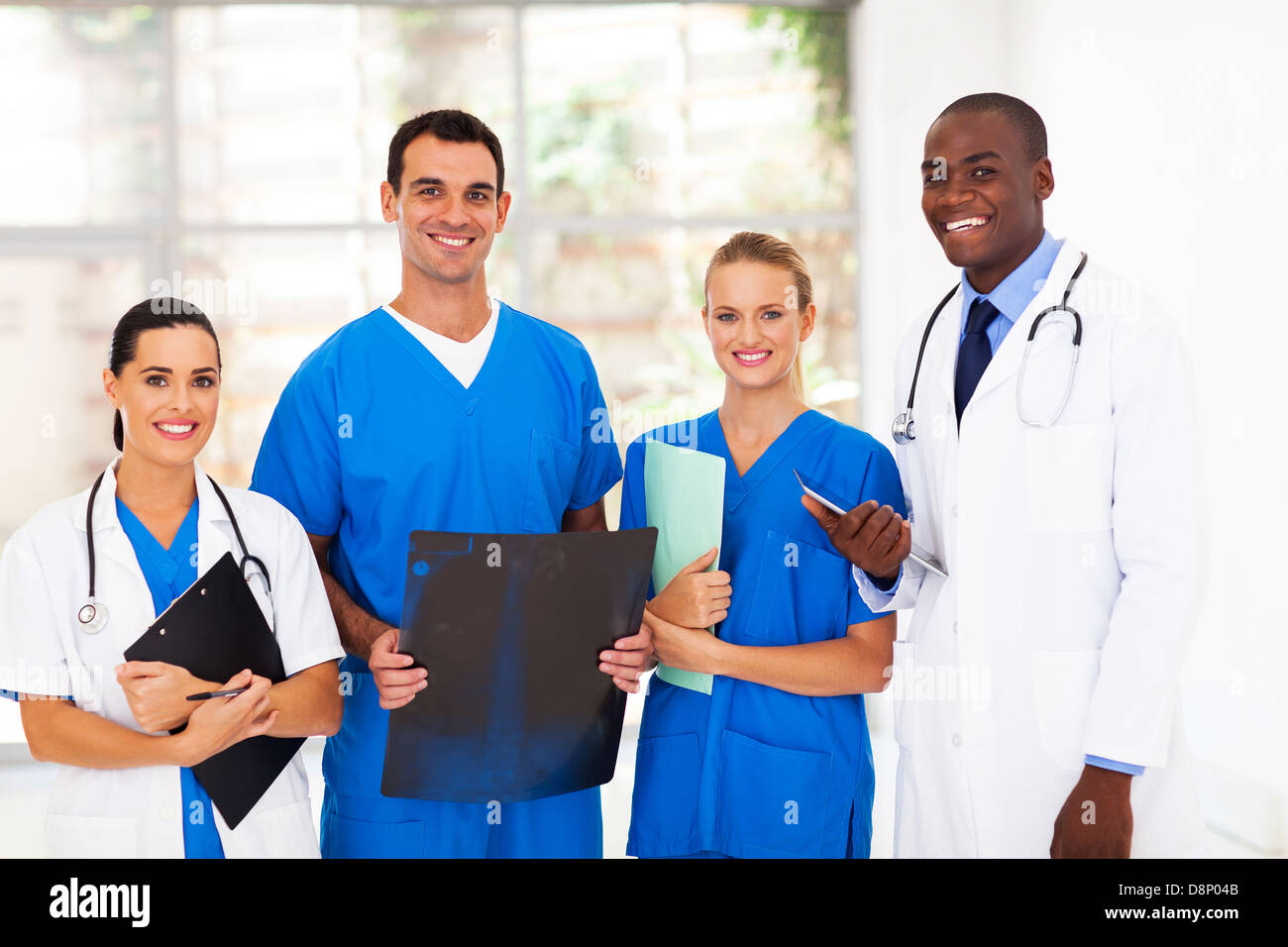 Grupo de trabajadores médicos en el hospital Foto de stock