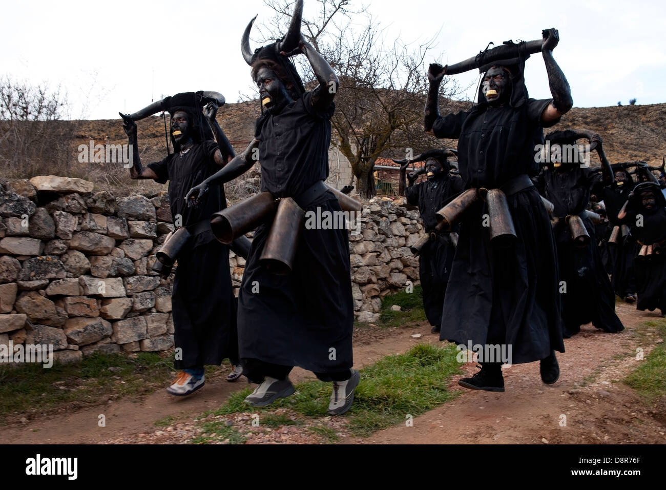 El Carnaval Los Diablos De Luzón El Grupo De Demonios Van A La Ciudad Para La Celebración De 0951