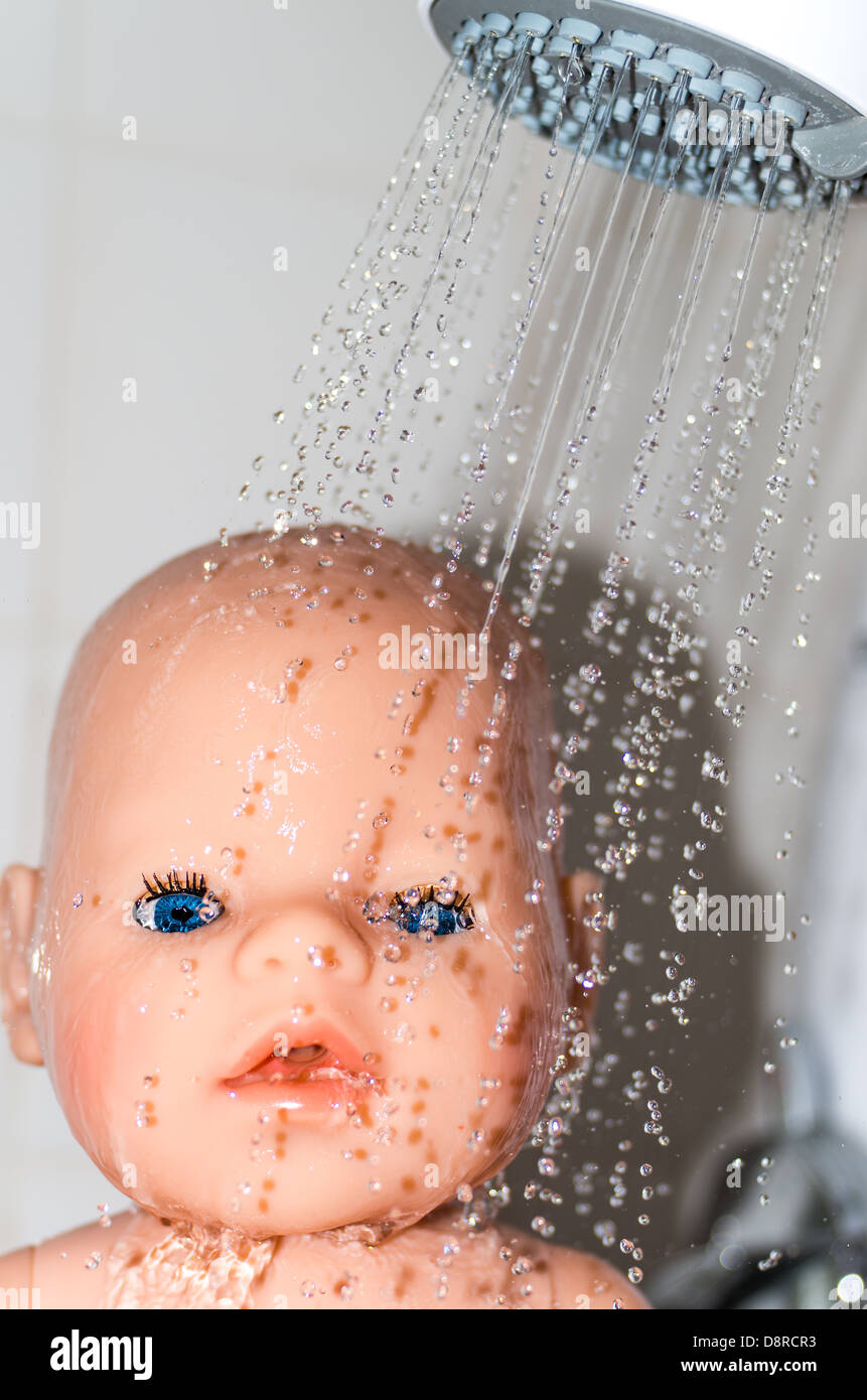 Water birth shower fotografías e imágenes de alta resolución - Alamy