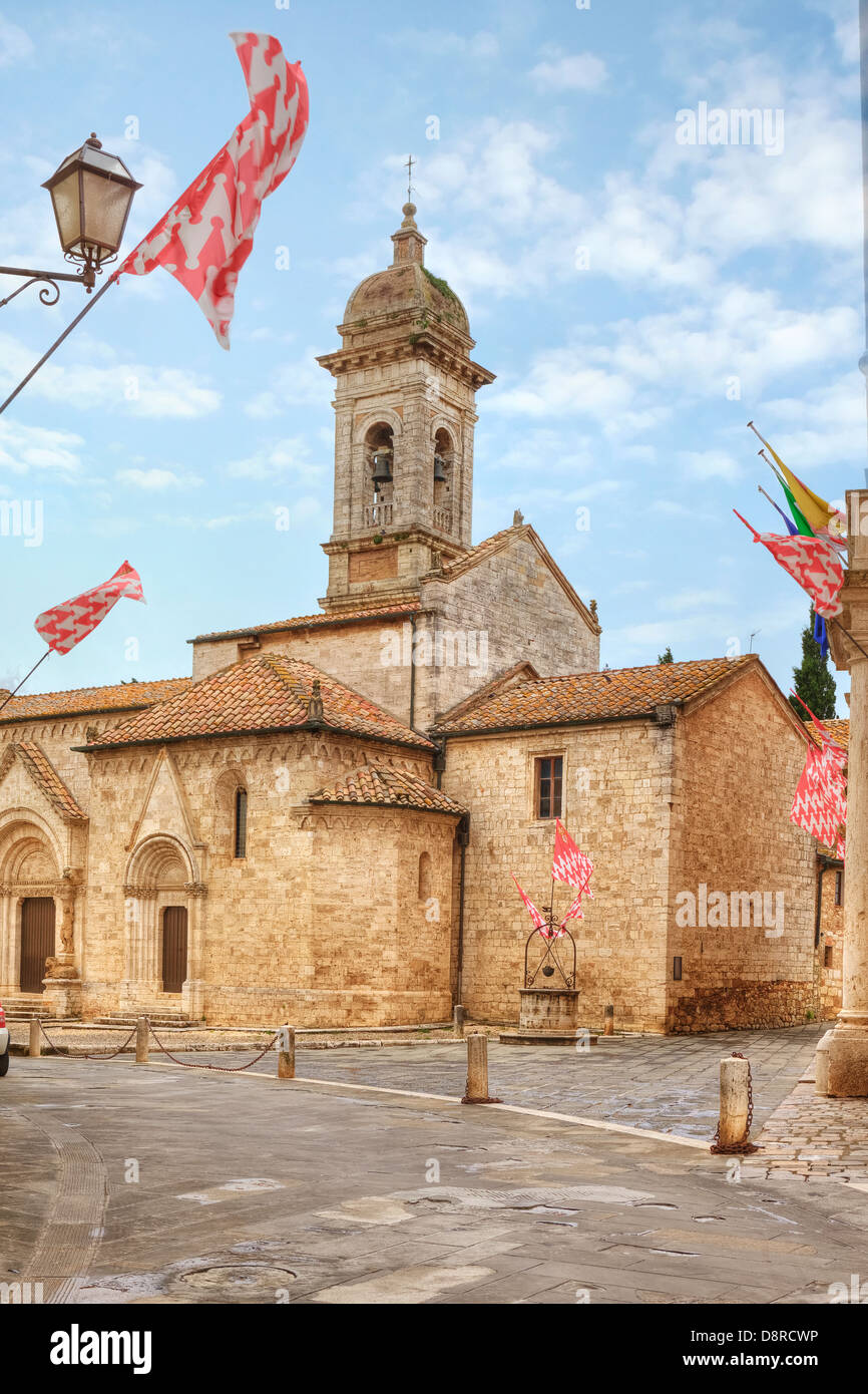 San Quirico d'Orcia, la iglesia Collegiata, Toscana, Italia Foto de stock