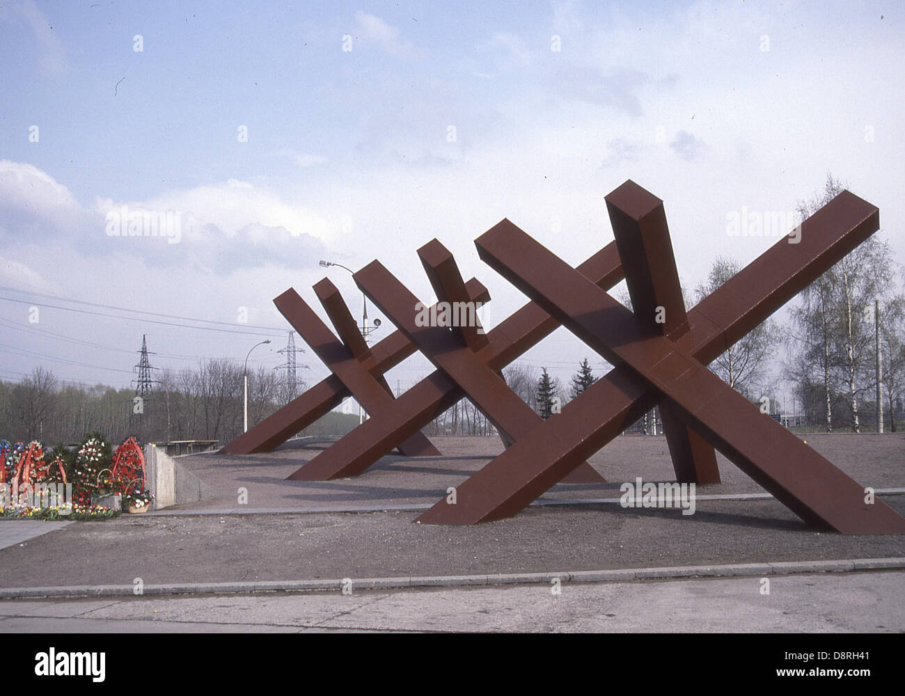 Mayo 10, 1987 - Moscú, RU - Tres grandes esculturas de erizos antitanques,  el Monumento a los defensores de Moscú, marca el punto más lejano del 1941  anticipo alemán en Moscú. Hoy