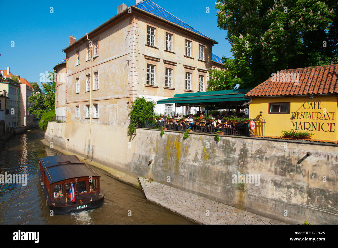 Los Diablos Certovka canal stream la isla Kampa barrio de Mala Strana, Praga República Checa Europa Foto de stock